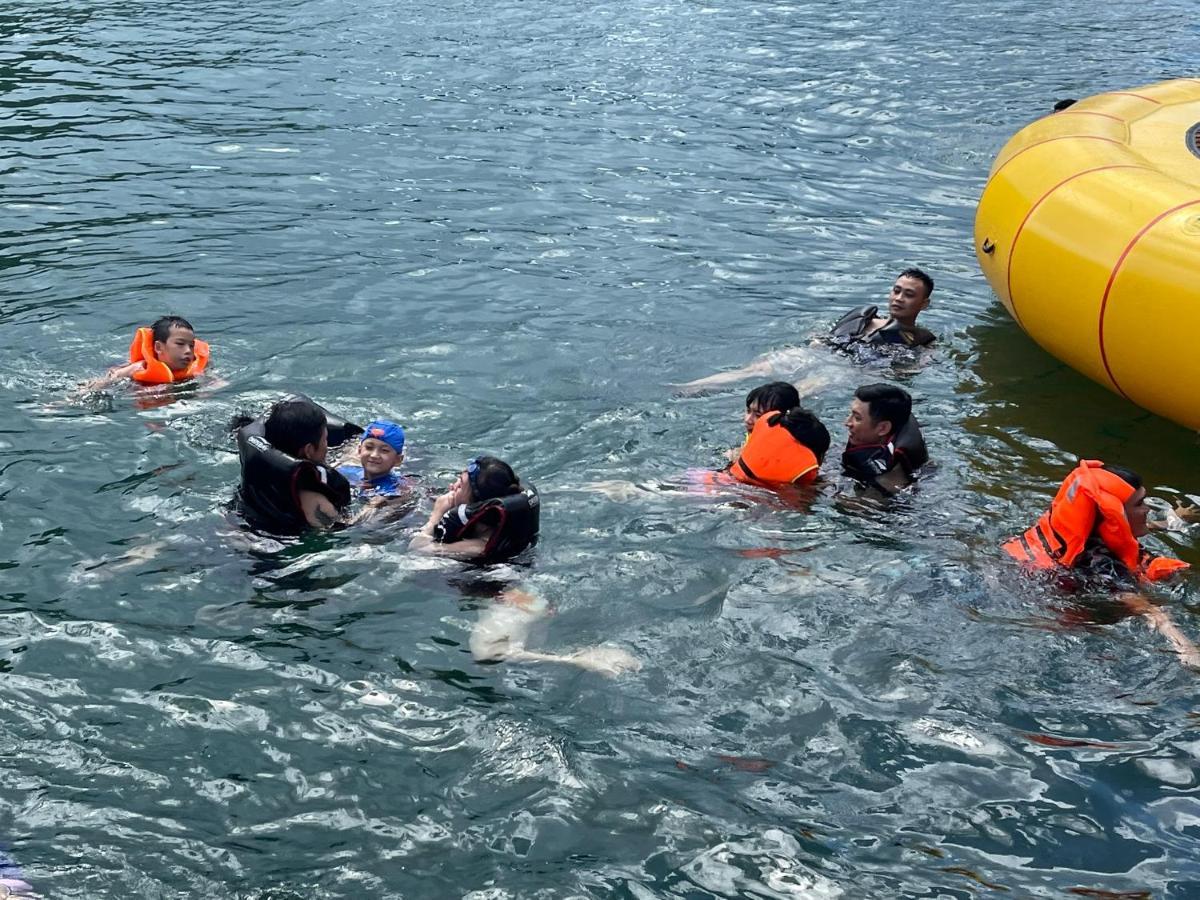 Hotel Royal Cruise Halong Bay Ha Long Zewnętrze zdjęcie